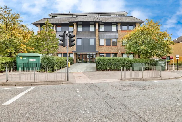 Aldenham Road, Bushey, WD23, photo 1