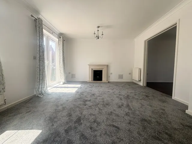 Photo 3 — Almond Tree Drive, Weston Turville