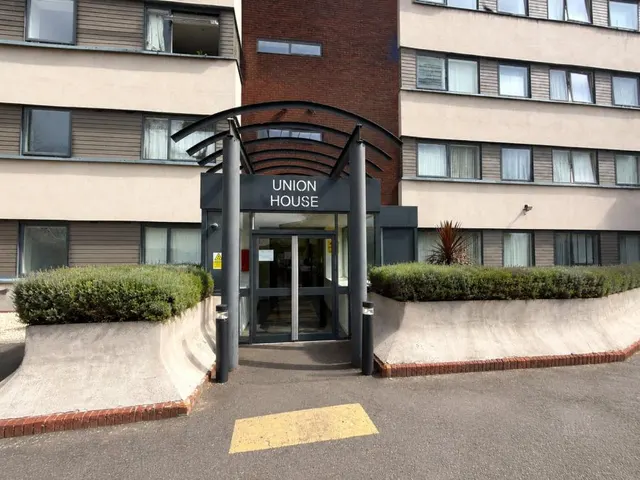 Clayton Road, Hayes, UB3, photo 1