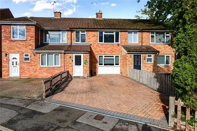 Highwood Close, Yateley, GU46, photo 1