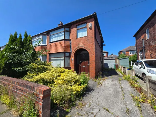Eastham Avenue, Bury, BL9 5HL, photo 1