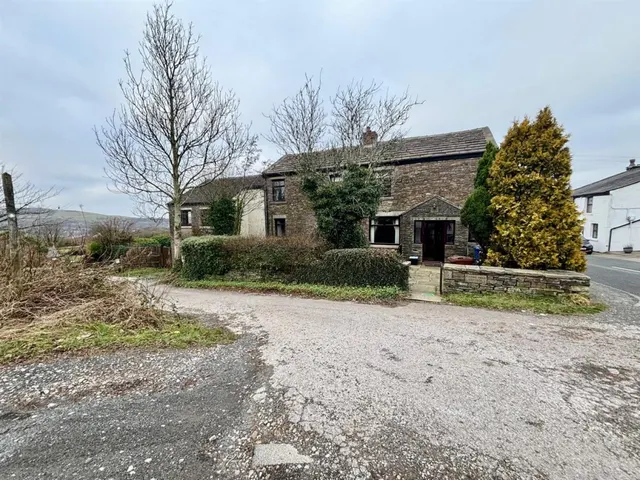 Blacksnape Road, Darwen, BB3, photo 1