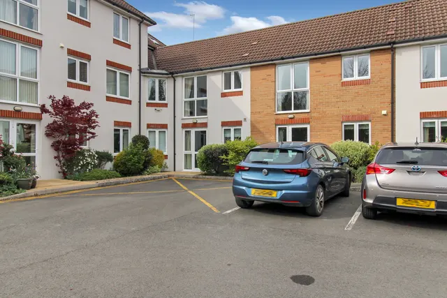 Cheltenham Road, Bishops Cleeve, photo 1