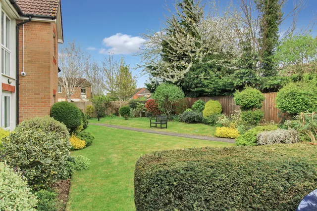 Cheltenham Road, Bishops Cleeve, photo 2