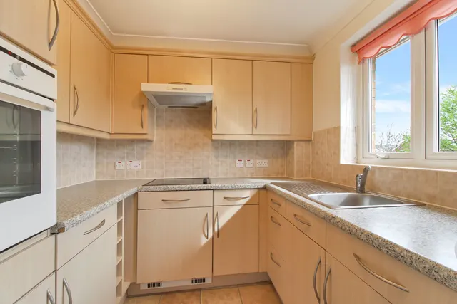 Cheltenham Road, Bishops Cleeve, photo 3