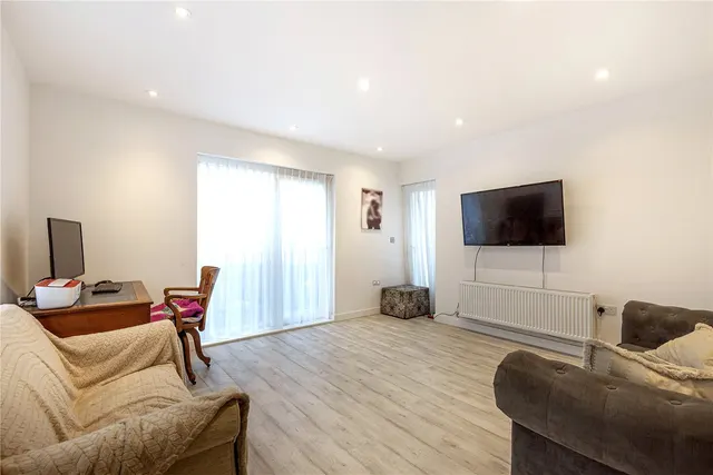 Photo 3 — Jennings Court, Eden Road, Dunton Green, Sevenoaks, TN14 5GP