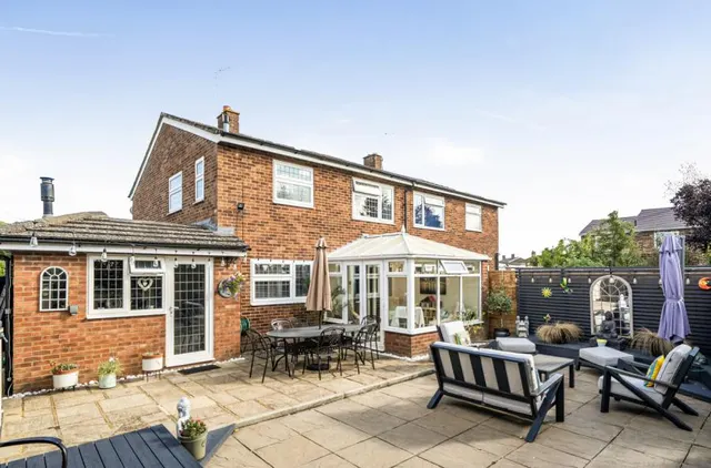 Raven Crescent, Westcott, HP18, photo 1