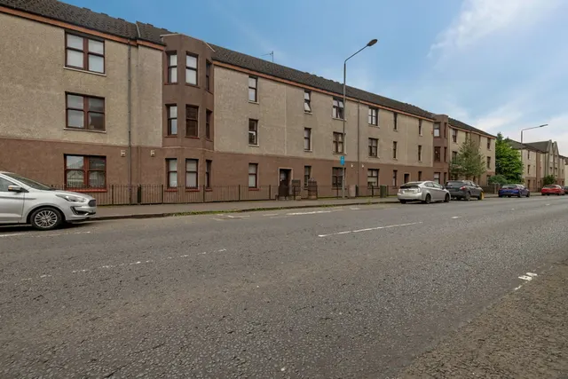 2061 Dumbarton Road, Glasgow, photo 1