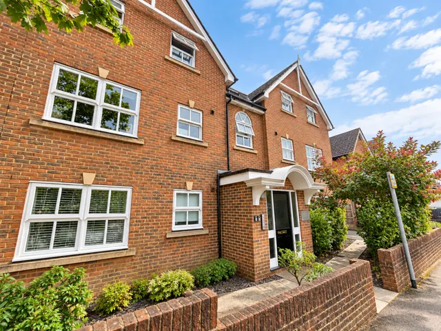 2 bedroom flat, Union Street, Farnborough, GU14