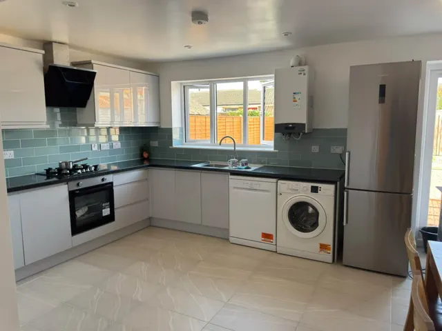 Photo 2 — Meadowcroft, Aylesbury, HP19 9LP