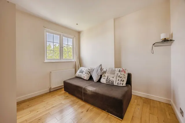 Photo 2 — Semley Road, London, SW16