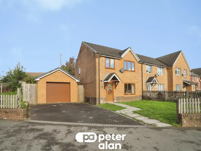 Clos Tir-Y-Pwll Newport, NP11, photo 1