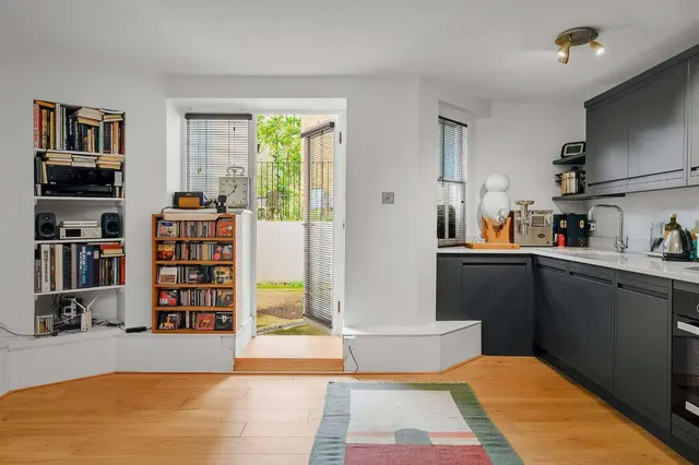 Photo 2 — York House, 14 Highbury Crescent, London, N5 1RP
