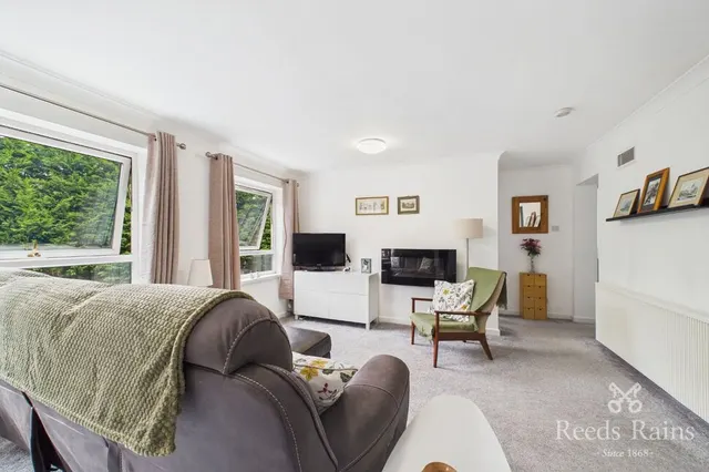 Photo 3 — Park Grange Croft, Sheffield, South Yorkshire, S2