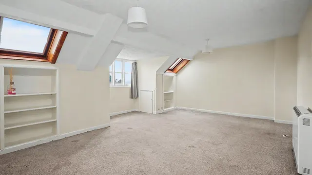 St. Georges Court, Glastonbury, photo 2