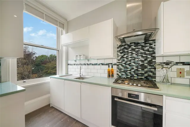 Queens Crescent, London, NW5, photo 1