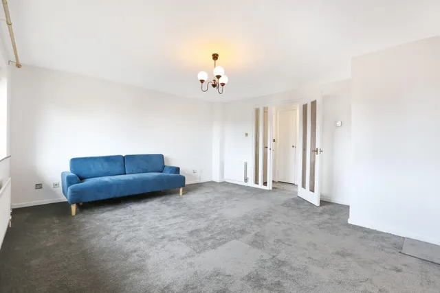 Photo 2 — Allendale Close, London