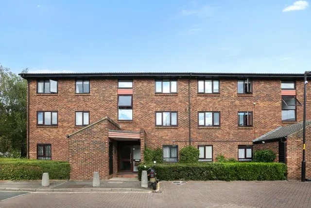 Allendale Close, London, photo 1