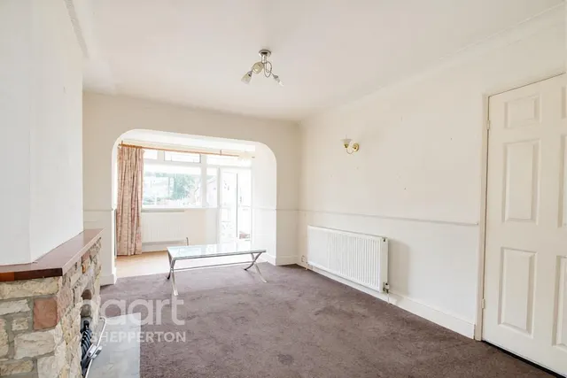 Gilmore Crescent, Ashford, TW15, photo 3