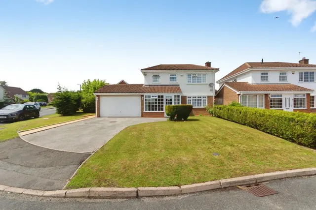 Barnfield Drive, Solihull, photo 1
