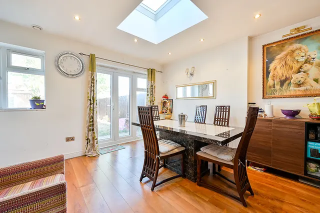 Hounslow, TW3, photo 2