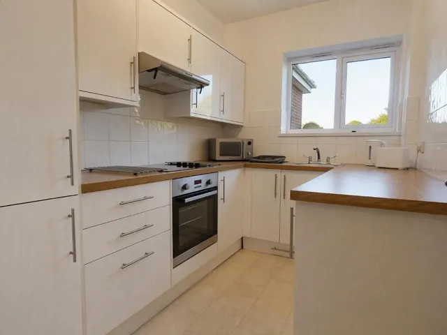 Andover Road, Ludgershall, SP11, photo 1