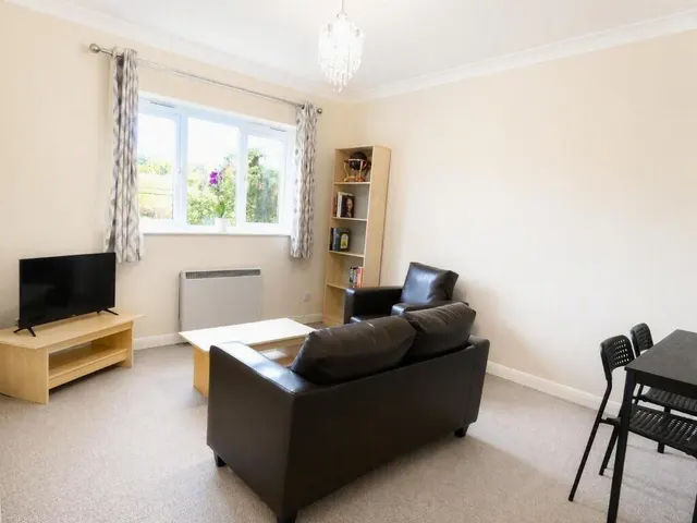 Andover Road, Ludgershall, SP11, photo 2