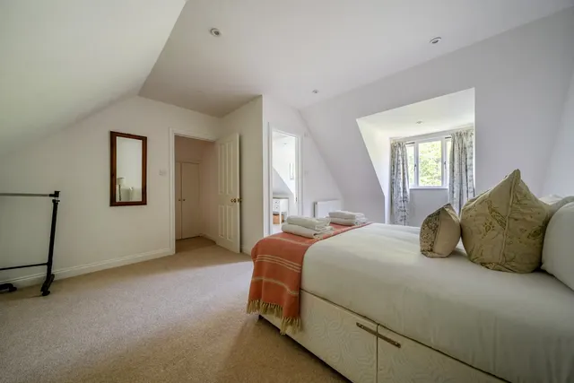 Photo 2 — Lynton Road, Acton, London, W3