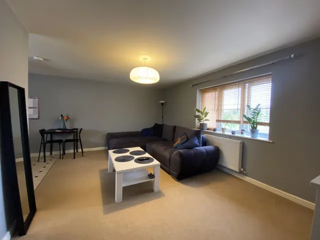 Fieldfare Close, NN18, photo 3
