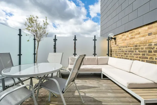 Fulham Road, London, SW6, photo 1