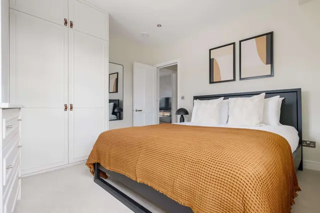Fulham Road, London, SW6, photo 2
