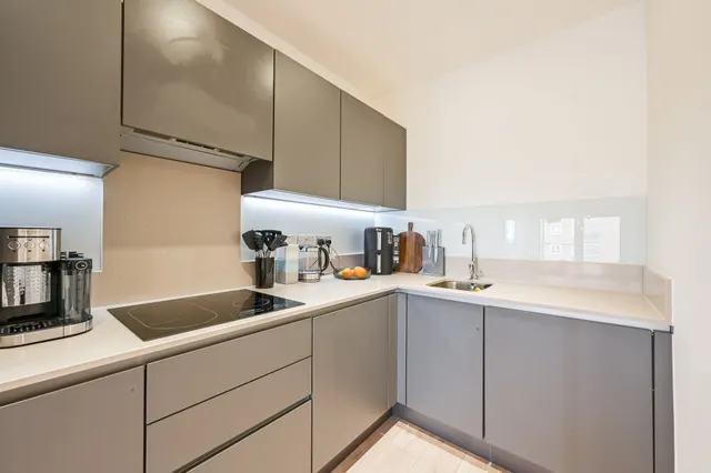 Photo 2 — Flat 21, Lyall House, 2 Shipbuilding Way, London