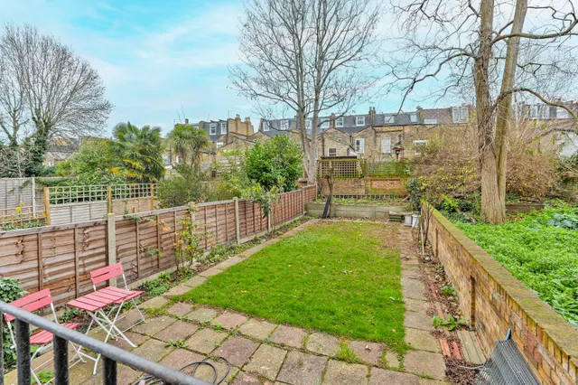 Photo 3 — Flat A, 57 Springdale Road, London
