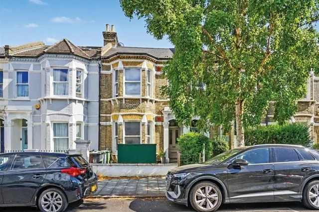 Elms Crescent, CLAPHAM, photo 1