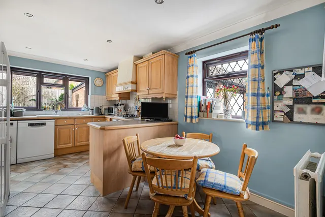 Wexfenne Gardens, Woking, GU22, photo 3