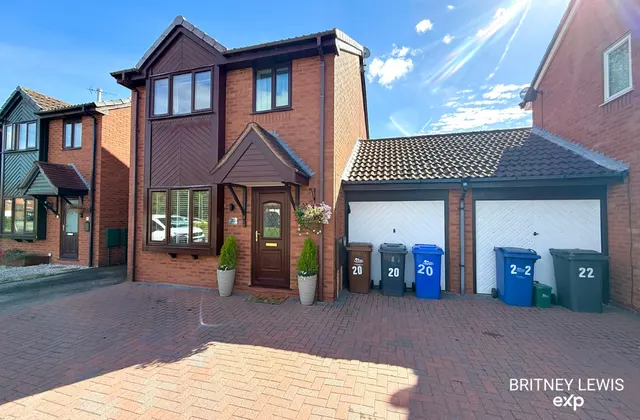 Goodwood Close, Stretton, Burton-on-Trent, photo 1