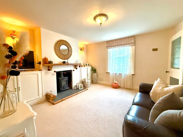 Photo 3 — 60 Priors Hill, Wroughton, Swindon, Wiltshire, SN4 0RW