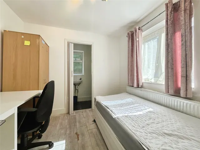 South Road, Englefield Green, TW20, photo 1