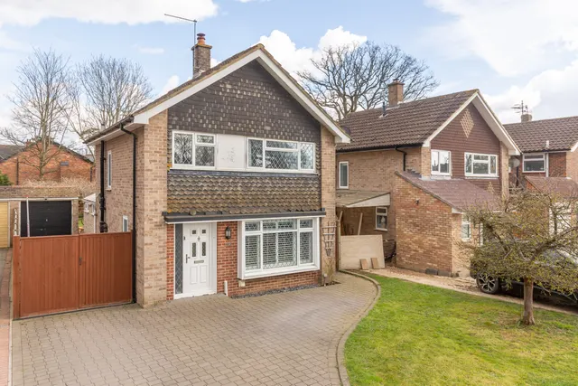 Benhams Drive, Horley, RH6, photo 1
