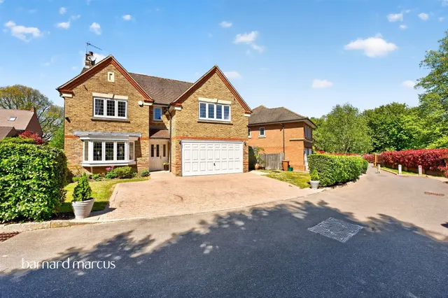 Bowen Way, Coulsdon, photo 1