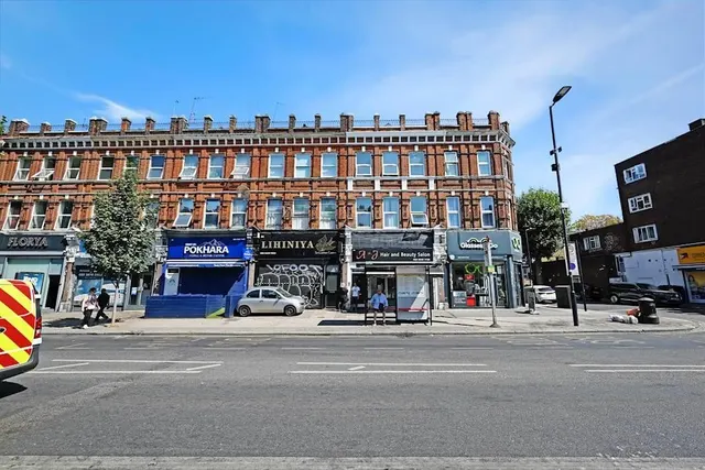 Cricklewood Broadway, London, photo 1
