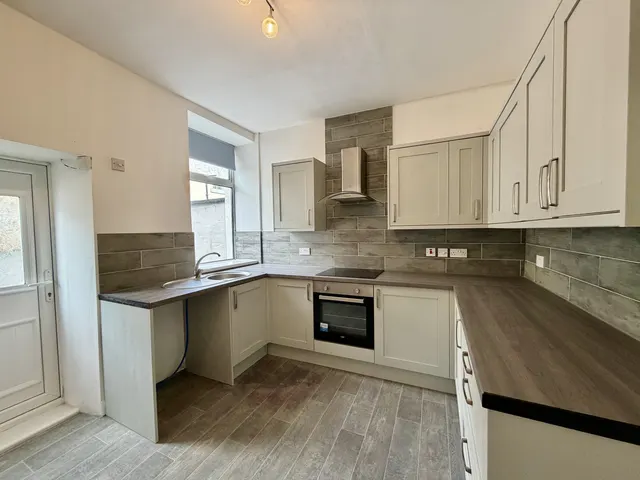 Barden Lane, Burnley, BB10, photo 2