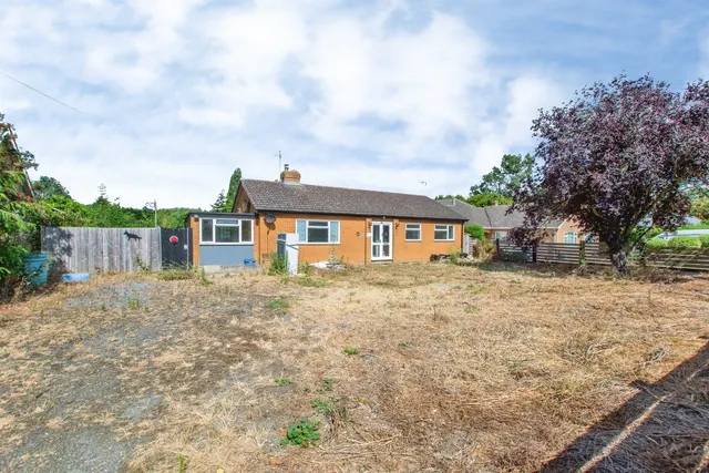 3 bedroom house — Smeeth Road, Marshland St. James, Wisbech