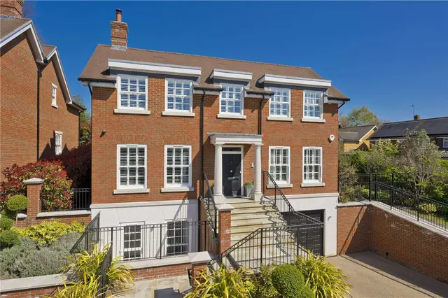5 bedroom house — Alexandra Gate, 46A West Street, Reigate, Surrey, RH2 9DB