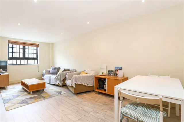 Photo 3 — Cayenne Court, London, SE1
