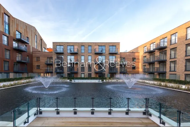 Grand Canal Avenue, Surrey Quays, SE16, photo 1