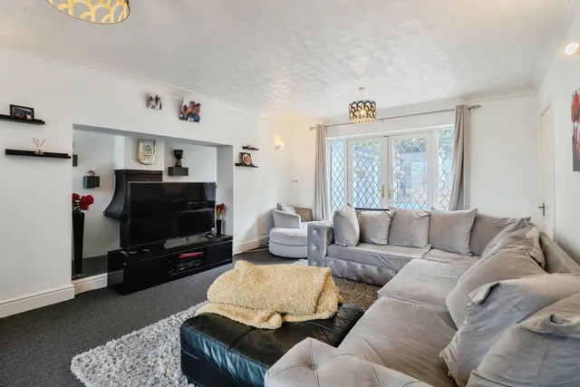 Photo 3 — Gleneagles, Tamworth, Staffordshire, B77