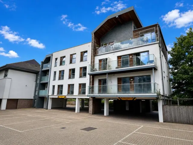 North Street, Horsham, RH13, photo 1