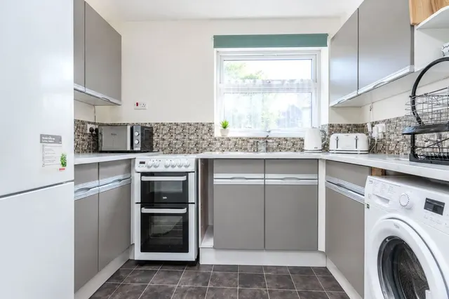 Brambledown Road, Wallington, SM6, photo 3