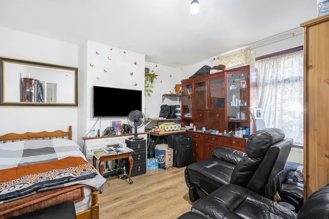 Green Lane, Sunbury-on-Thames, TW16, photo 2